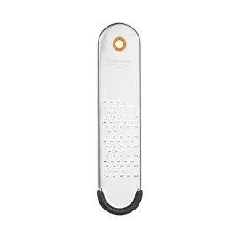 fiskars-ff-tarka-kuchenna-duze-oczka-do-warzyw-owocow-sera-reczna