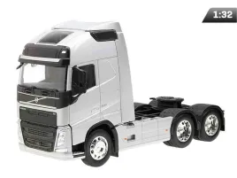 model-1-32-volvo-fh-ciagnik-trzyosiowy-srebrny