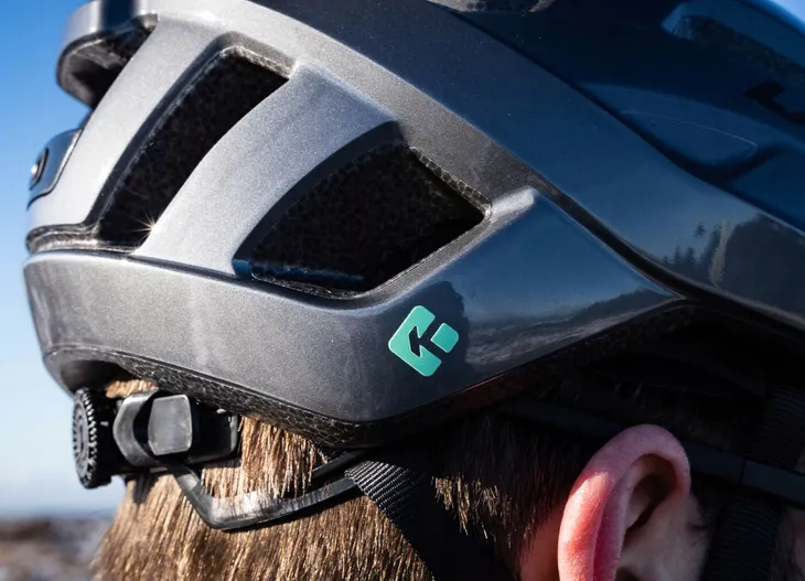 lazer-kask-tempo-kc-ce-cpsc-titanium-uni-cechy-dodatkowe-daszek-otwory-wentylacyjne-regulacja-rozmiaru-regulowane-paski-siatka-przeciwko-owadom