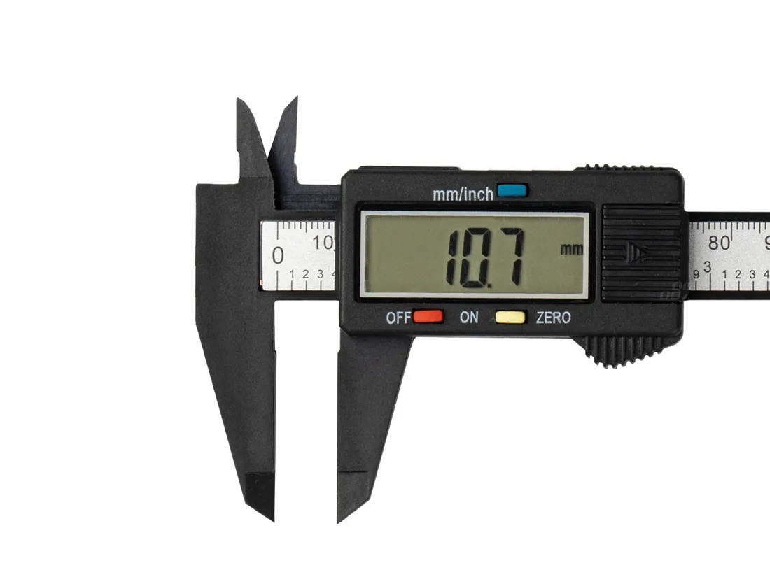 suwmiarka-elektroniczna-amio-150-mm