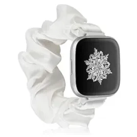 bransoleta-do-zegarka-scrunchie-biala-fitbit-versa-1-2-lite-tkanina