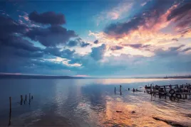 fototapeta-do-sypialni-chmury-woda-widok-450x300