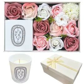 flowerbox-kwiaty-mydlane-roze-swieca-zapachowa-prezent-flower-box-sk032