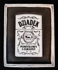 elegancka-biala-zapalniczka-na-dzien-babci-i-dziadka-dla-dziadka-prezent