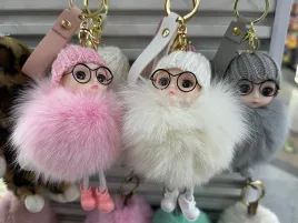 brelok-laleczka-pluszowa-w-okularach-dlugosc-z-nogami-14cm-szerokosc-7cm