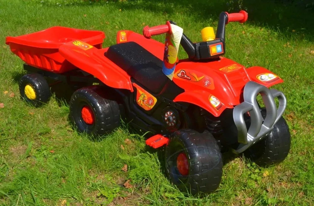 wielki-quad-traktor-na-pedaly-kask-rowerek
