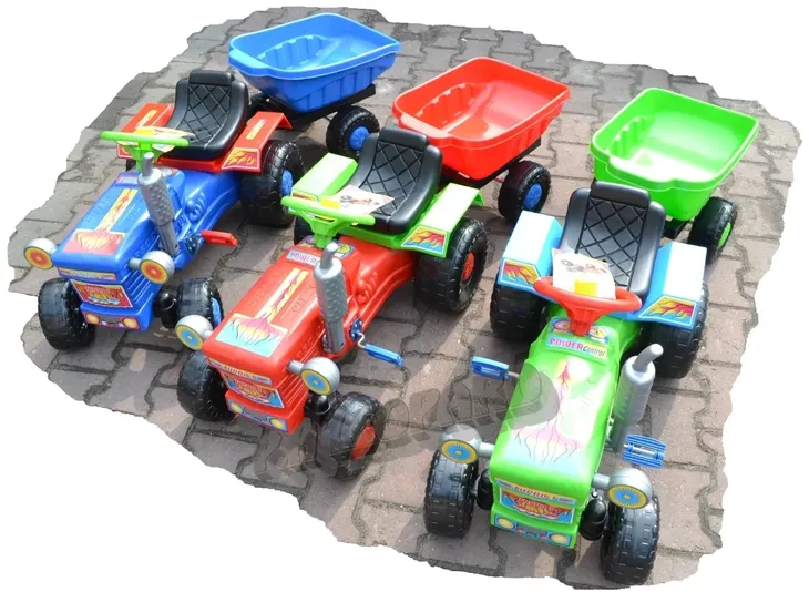 solidny-traktor-traktorek-na-pedaly-samochod-kask-material-plastik