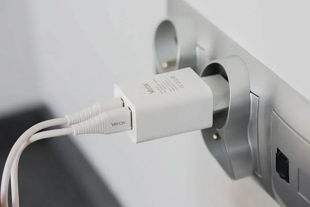 ladowarka-sieciowa-2x-usb-kabel-micro-usb-b-vayox-stan-nowy