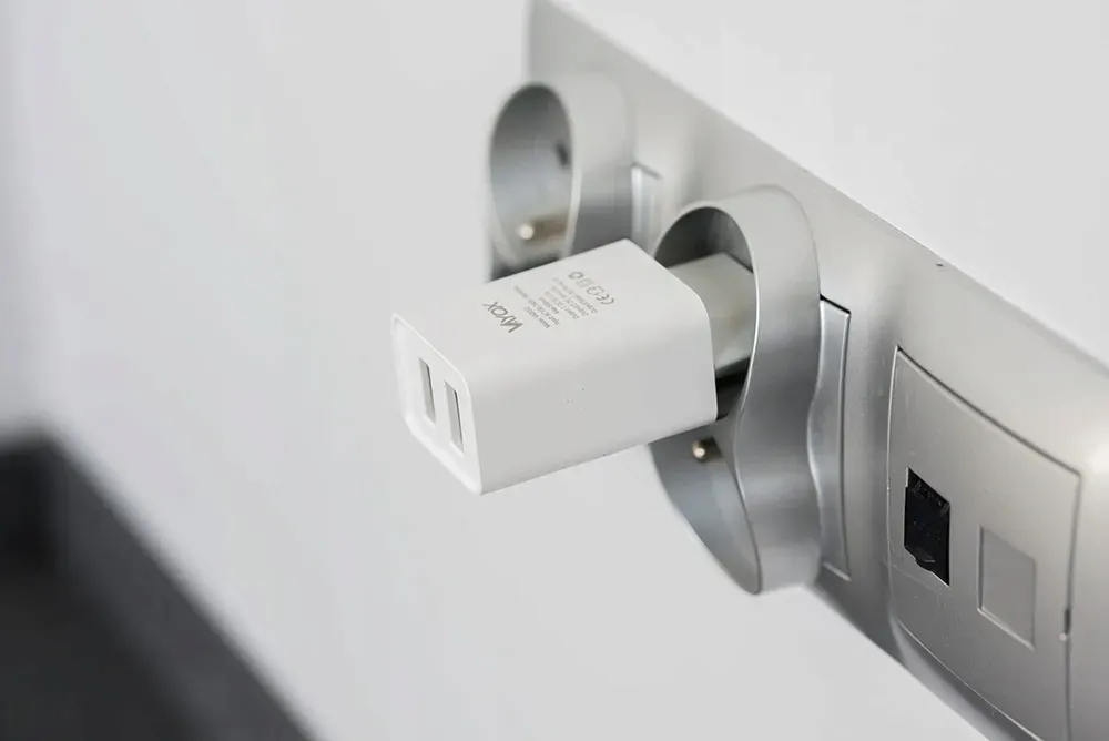 ladowarka-sieciowa-2x-usb-kabel-micro-usb-b-vayox-stan-nowy
