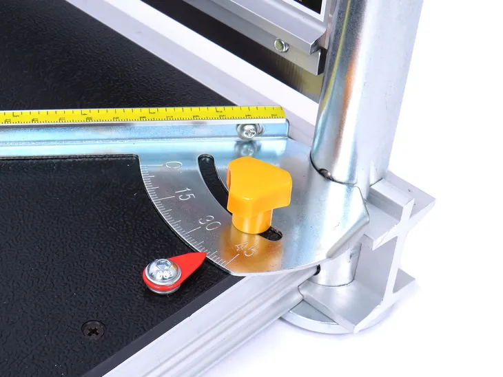 przecinarka-do-paneli-laminowanych-9-kd636