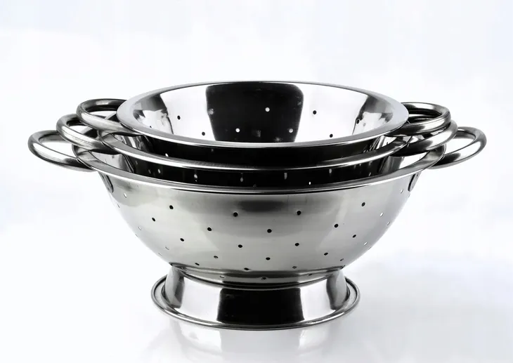 lumarko-basic-kitchen-cedzak-24cm-zawartosc-zestawu-filizanka