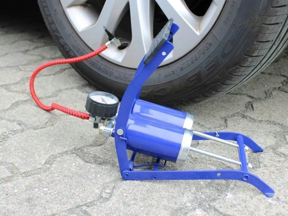 pompka-nozna-dwutlokowa-z-manometrem-carcommerce