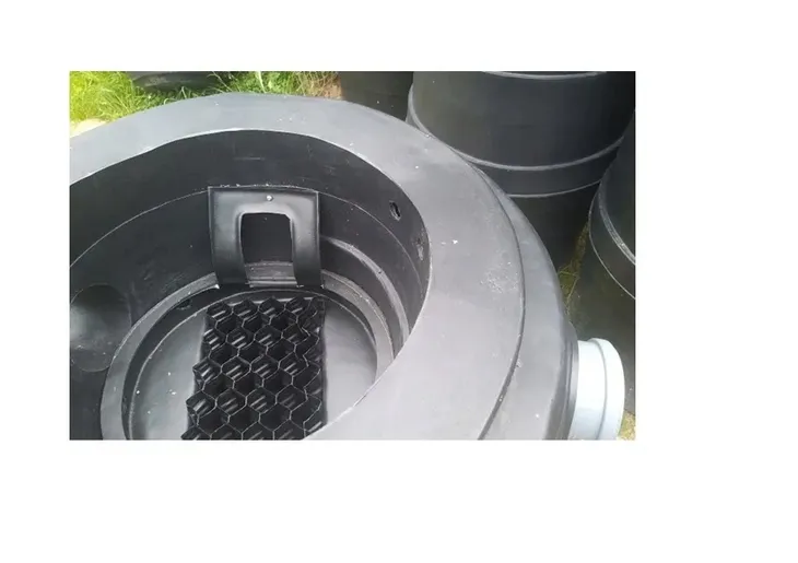 osadnik-gnilny-600-l-kolor-czarny