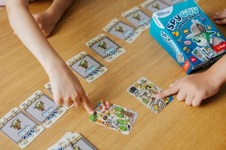 spy-guy-gra-karciana-bohater-inny