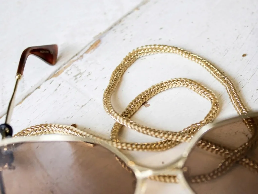 lancuszek-do-okularow-tiny-c-gold-strap