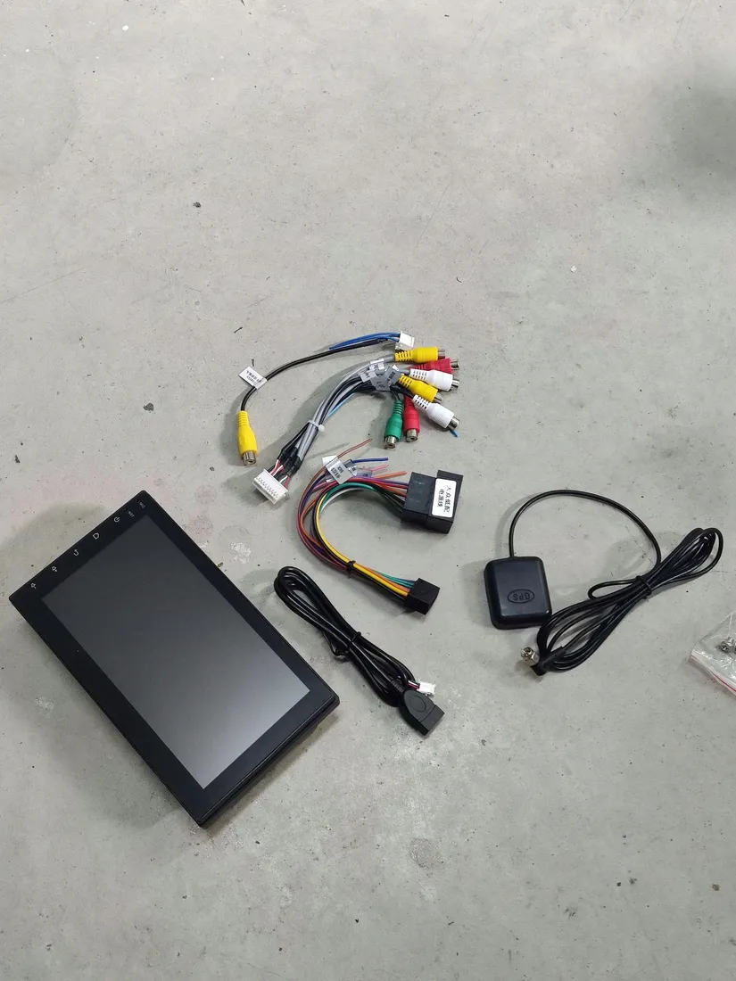 radio-samochodowe-z-ekranem-dotykowym-gps-bluetooth-usb-multimedia