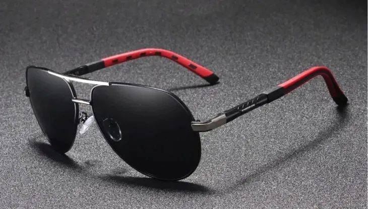 okulary-przeciwsloneczne-meskie-kingseven-polaryzacja-uv400-zestaw-etui-cechy-dodatkowe-antyrefleks-brak-znieksztalcen-obrazu-etui-w-zestawie-lustrzanki-noski-polaryzacja