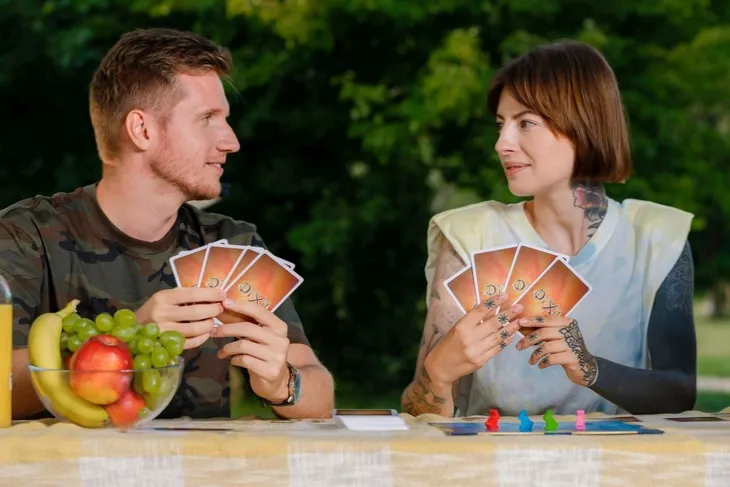 gra-dixit-2024-rebel-bohater-brak