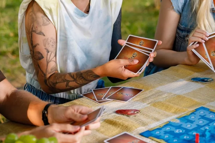 gra-dixit-2024-rebel-material-inny