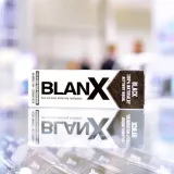 blanx-pasta-do-zebow-black-75ml-marka-blanx-waga-110-g