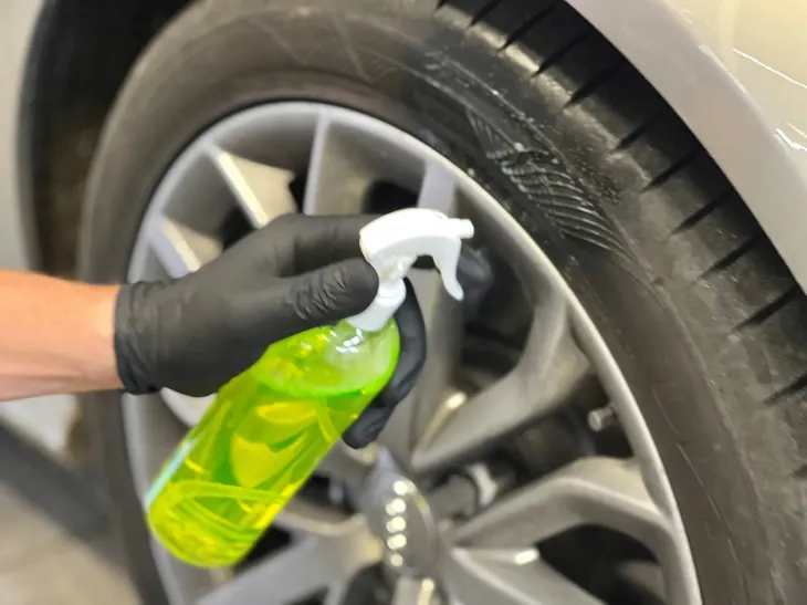 adbl-apc-preparat-do-czyszczenia-tapicerki-i-plastikow-auta-1l-pojemnosc-opakowania-1000-ml-stan-opakowania-oryginalne