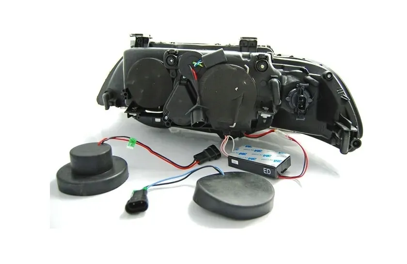 lampy-reflektory-do-bmw-e39-od-1995-do-2000-roku-biale-ringi-ccfl-h7-gratis