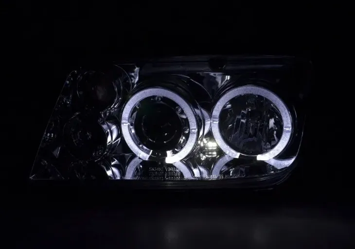 lampy-reflektory-do-vw-bora-od-1998-do-2005-ringi-chrome-led-rodzaj-swiatel-mijania-tradycyjne-halogenowe
