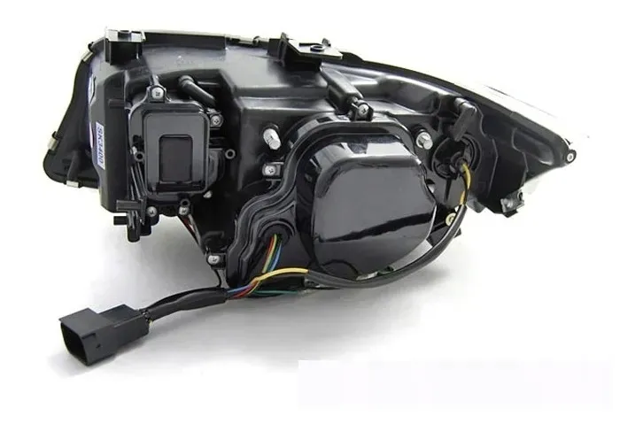 lampy-reflektory-bmw-e90-e91-05-08-led-3d-rodzaj-swiatel-mijania-tradycyjne-halogenowe