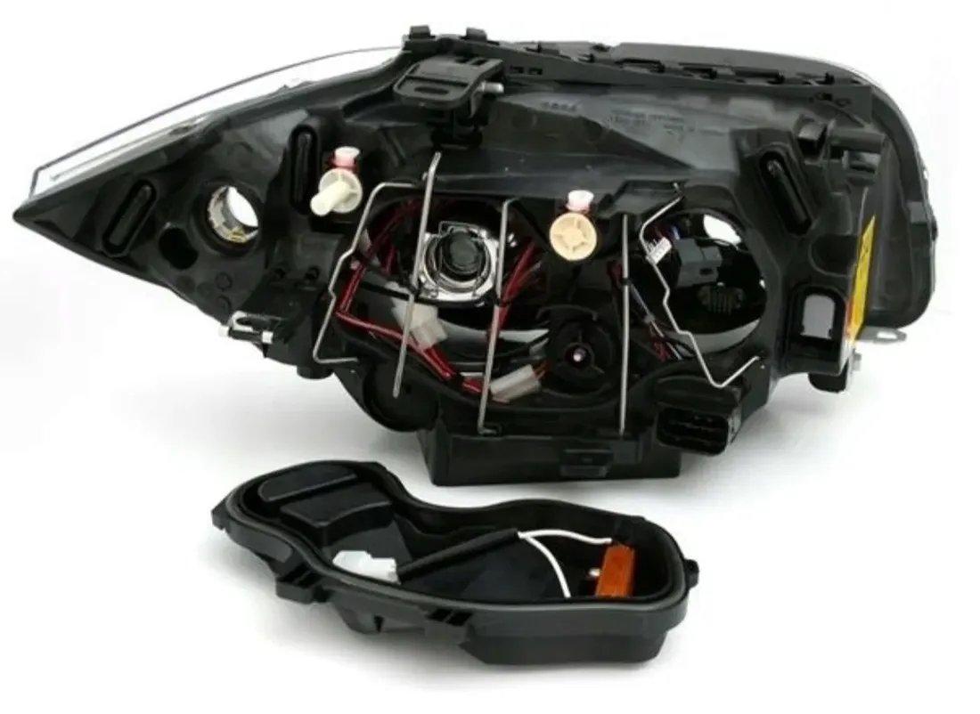 niesamowite-lampy-reflektory-do-bmw-e87-e81-od-2004-do-2011-ringi-depo-nowe