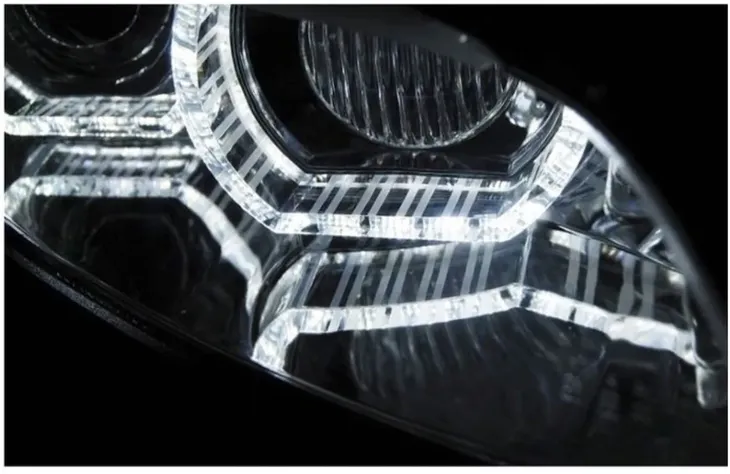 nowe-lampy-reflektory-do-bmw-e92-e93-xenon-do-jazdy-dziennej-homologacja-jakosc-czesci-zgodnie-z-gvo-p-zamiennik-o-jakosci-porownywalnej-do-oryginalu