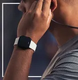 smartwatch-fitbit-versa-czarny-material-paska-tworzywo-sztuczne