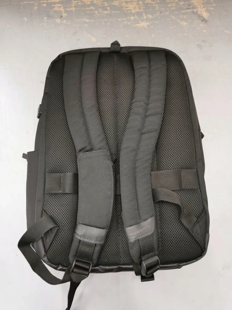 plecak-na-laptopa-samsonite-czarny-15-6-stan-powystawowy