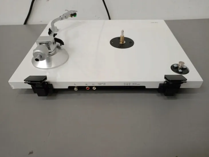 gramofon-teac-tn-3b-se-bialy-zlacza-wyjscie-audio