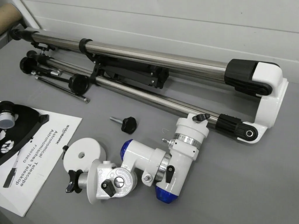 teleskop-f70070eq-700-mm-stan-powystawowy