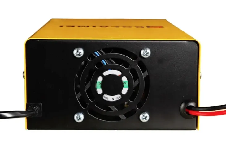 prostownik-samochodowy-do-akumulatorow-6v-12v-model-anytech-pl