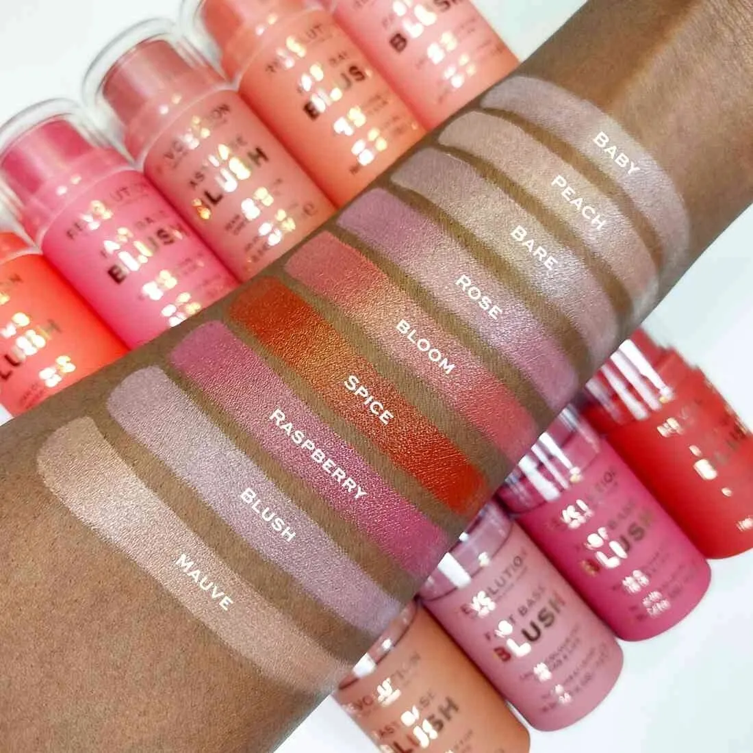 makeup-revolution-fast-base-roz-w-sztyfcie-bare