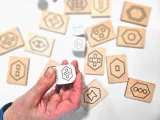 gra-kostki-z-piktogramami-silver-alexander-marka-alexander