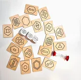 gra-kostki-z-piktogramami-silver-alexander-material-drewno-papier