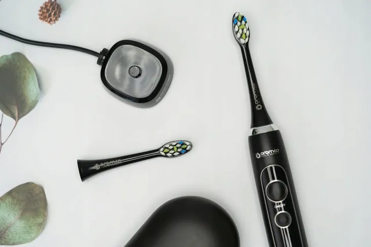 szczoteczka-soniczna-do-zebow-sonic-next-black-baza-ladujaca-etui-koncowki-funkcje-regulacja-predkosci-timer