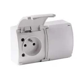 gniazdo-podwojne-2x2p-z-ip44-biale-z-klapka-natynk