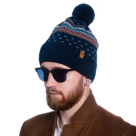 czapka-meska-zimowa-norweski-wzor-z-pomponem