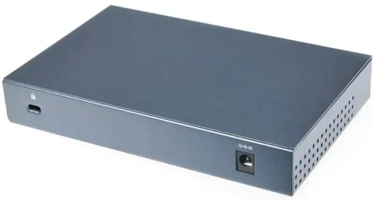 switch-tp-link-tl-sg108-gigabit-8-portow-waga-z-opakowaniem-0-48-kg-stan-nowy