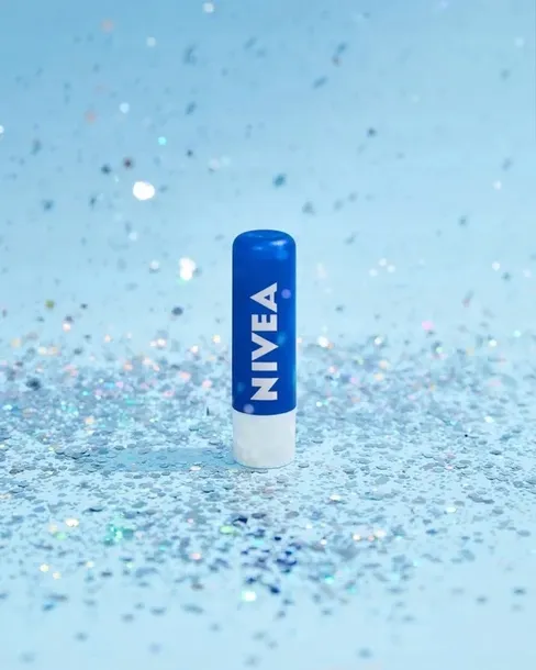 pomadka-ochronna-do-ust-nivea-original-care-kolor-bezbarwny
