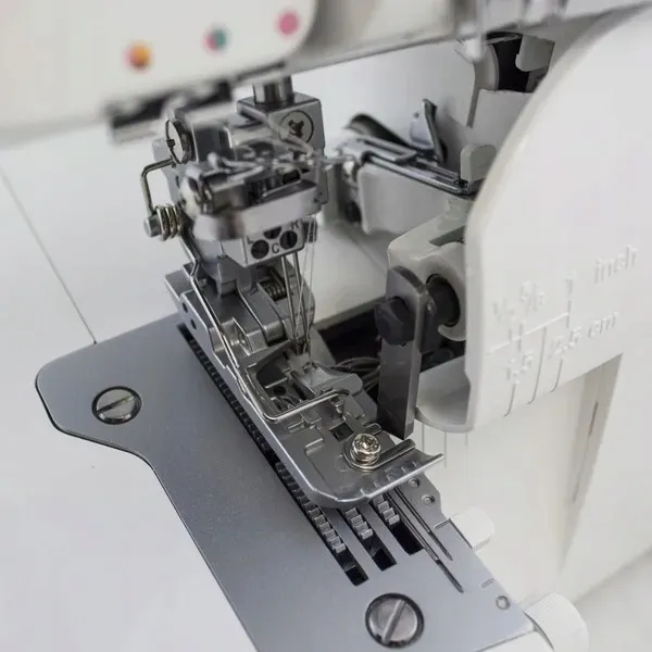 owerlok-overlock-4-nitkowy-solidny-renderka-coverlok-juki-mo-735-gratis-predkosc-szycia-1500-wklucie-min