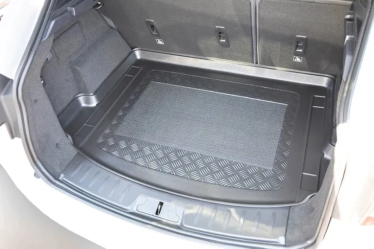 jaguar-e-pace-suv-2018-wklad-do-kufra-material-polipropylen