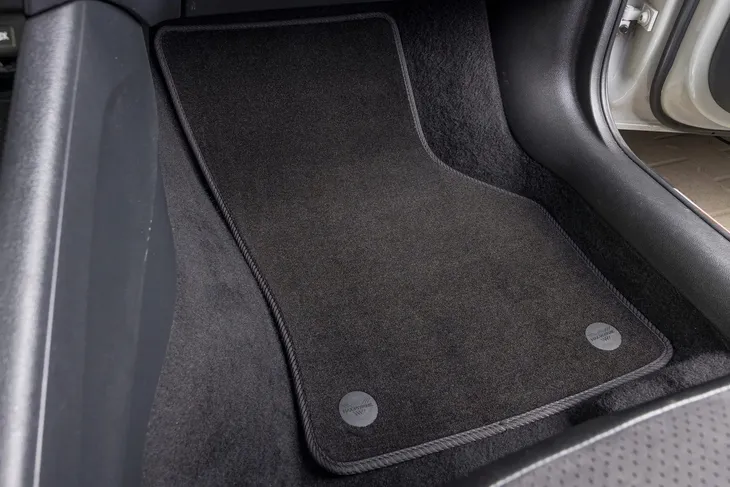 opel-combo-e-2os-2018-wycieraczki-welurowe-stan-nowy-waga-z-opakowaniem-3-kg