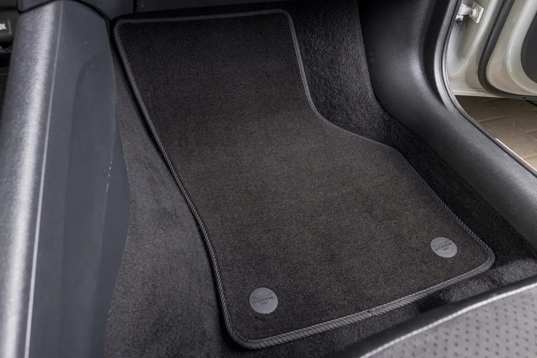 opel-combo-e-2os-2018-wycieraczki-welurowe-stan-nowy