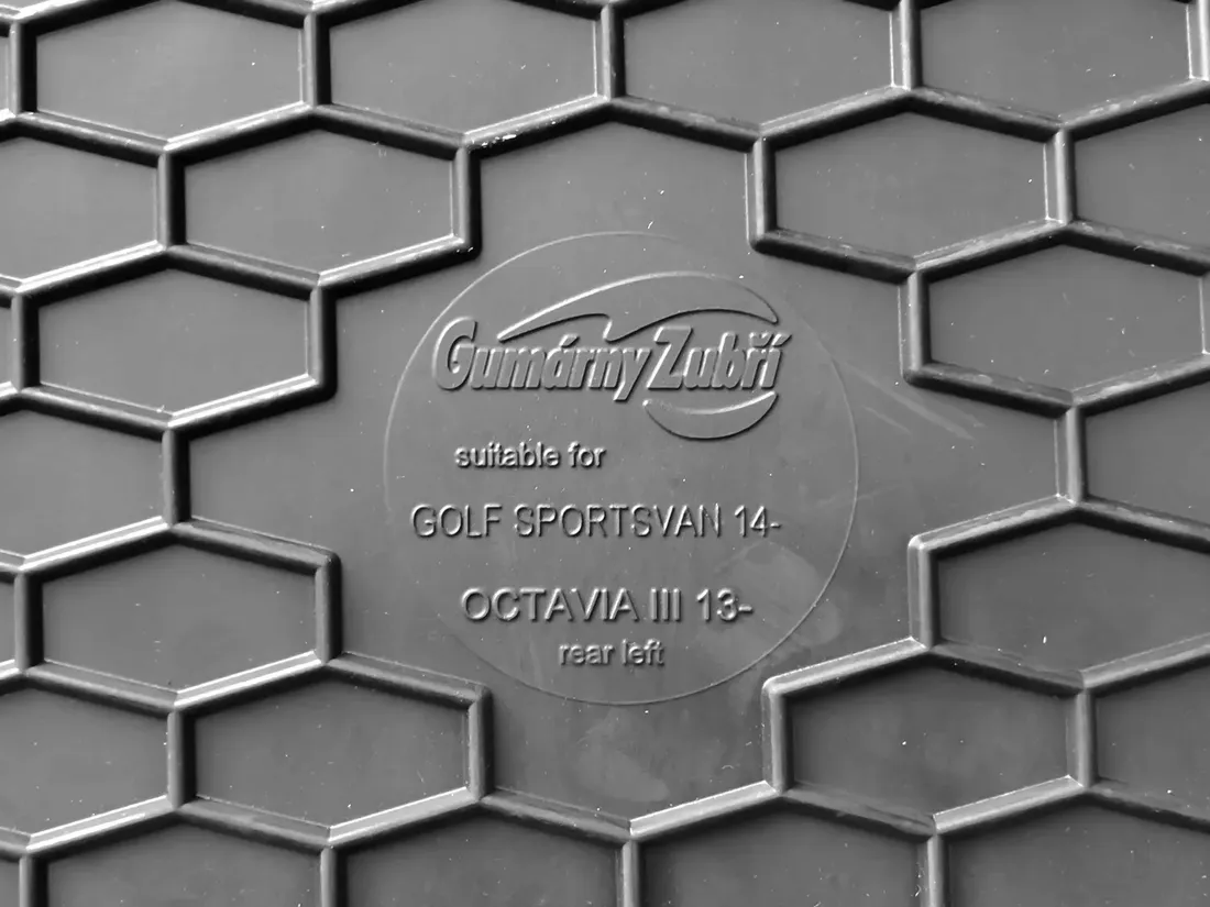 cupra-leon-2020-dywaniki-guma-stan-nowy