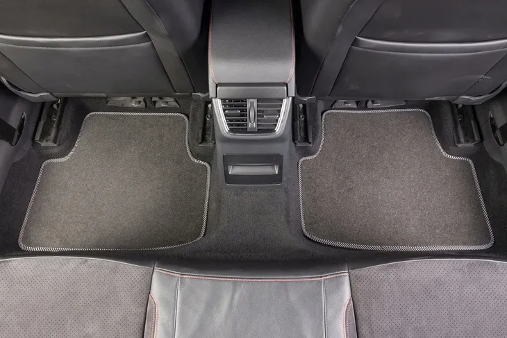 opel-combo-e-2018-wycieraczki-welurowe-stan-nowy-producent-max-dywanik