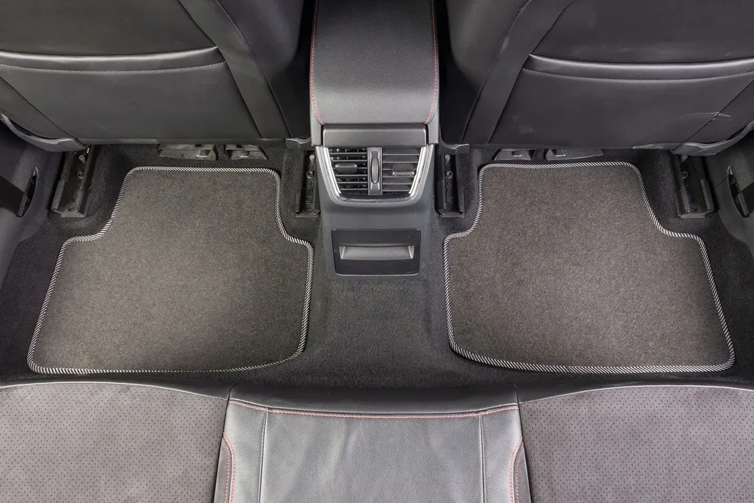 opel-combo-e-2os-2018-wycieraczki-welurowe